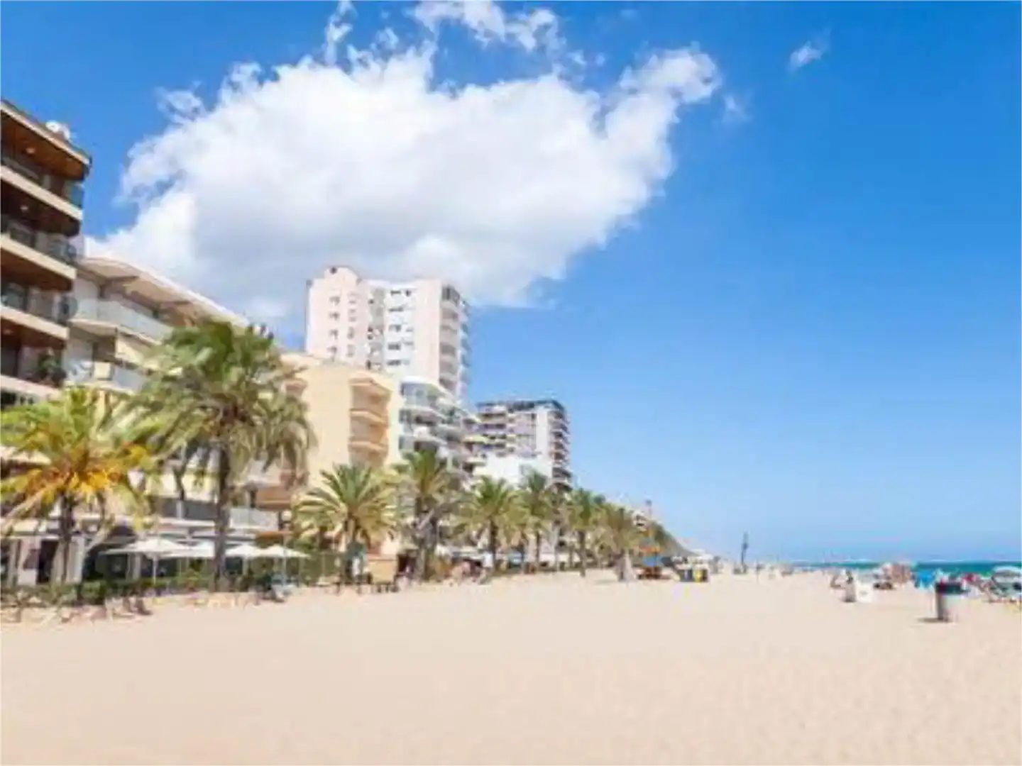 Außenansicht von Wohnungen zur Miete in Torrevieja mit Klimaanlage, Schwimmbad und Balkon