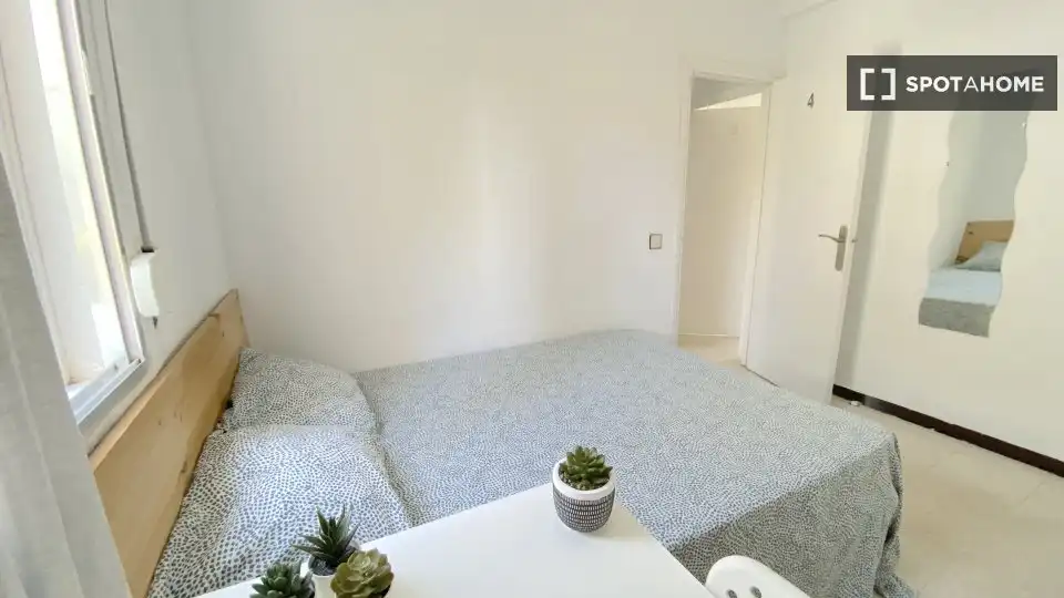 Bedroom of Flat for rent in Sevilla  with Air Conditioner, Heating and Furnished