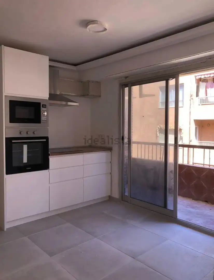 Piso con terraza en venta en Pobles del Sud, imagen 2
