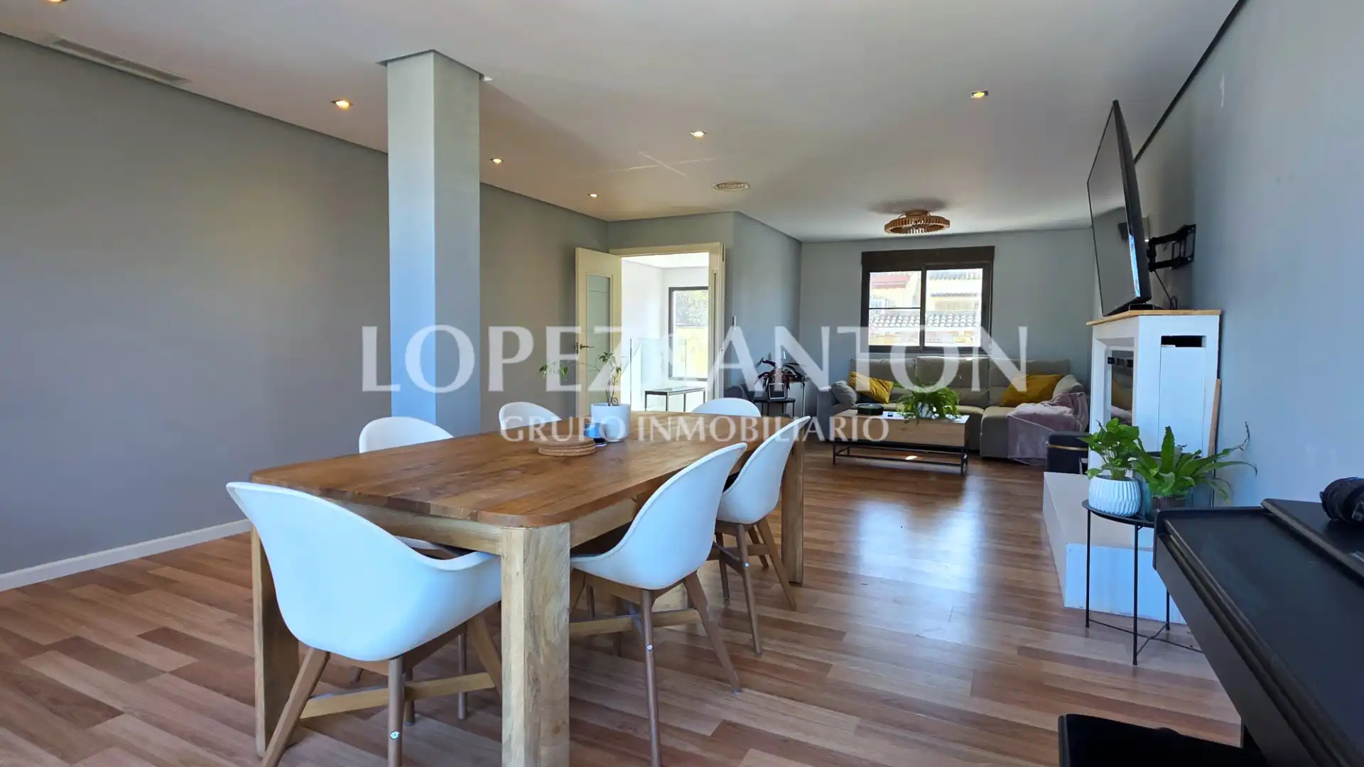 Dining room of Houses for sale in L'Eliana  with Air Conditioner, Private garden and Parquet flooring