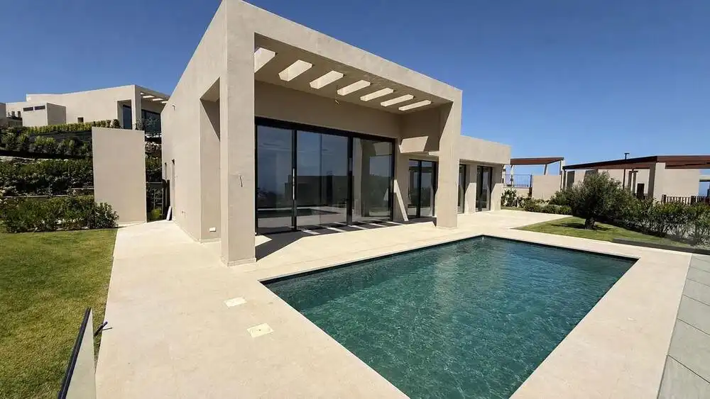 House with pool for sale in Montemayor - Marbella Club