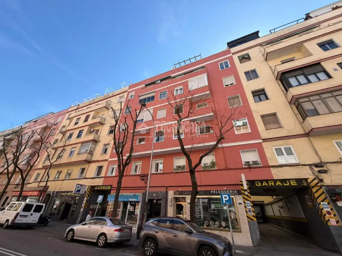 Vista exterior de Piso en venta en Madrid con Calefacción y Terraza