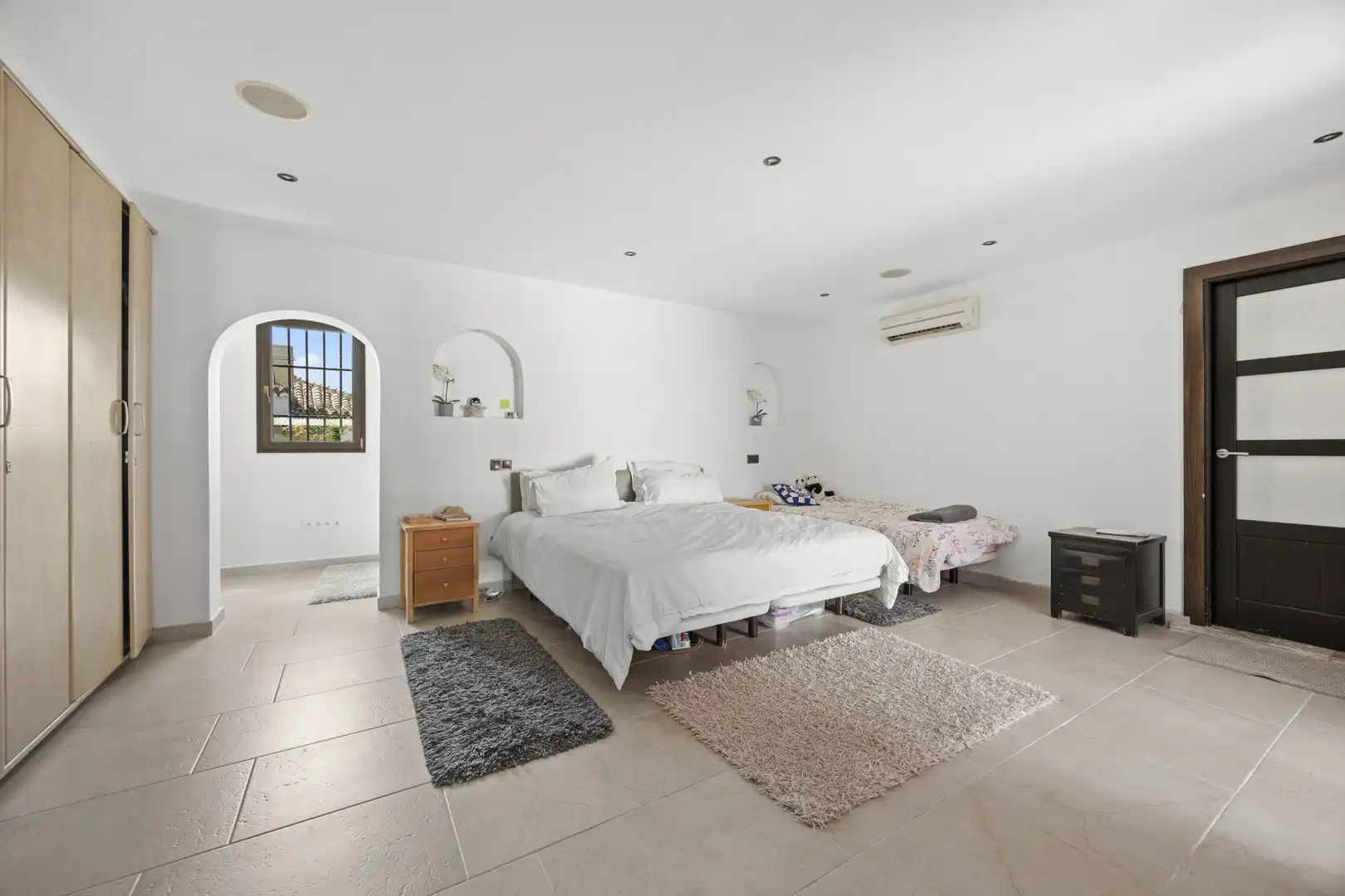 Dormitori de Casa o xalet en venda en Estepona amb Aire condicionat, Jardí privat i Terrassa