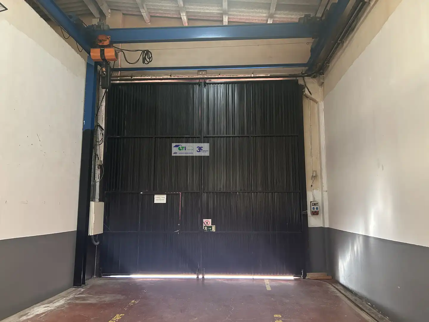 Nau industrial en venda a C / BUENOS AIRES, La Muela