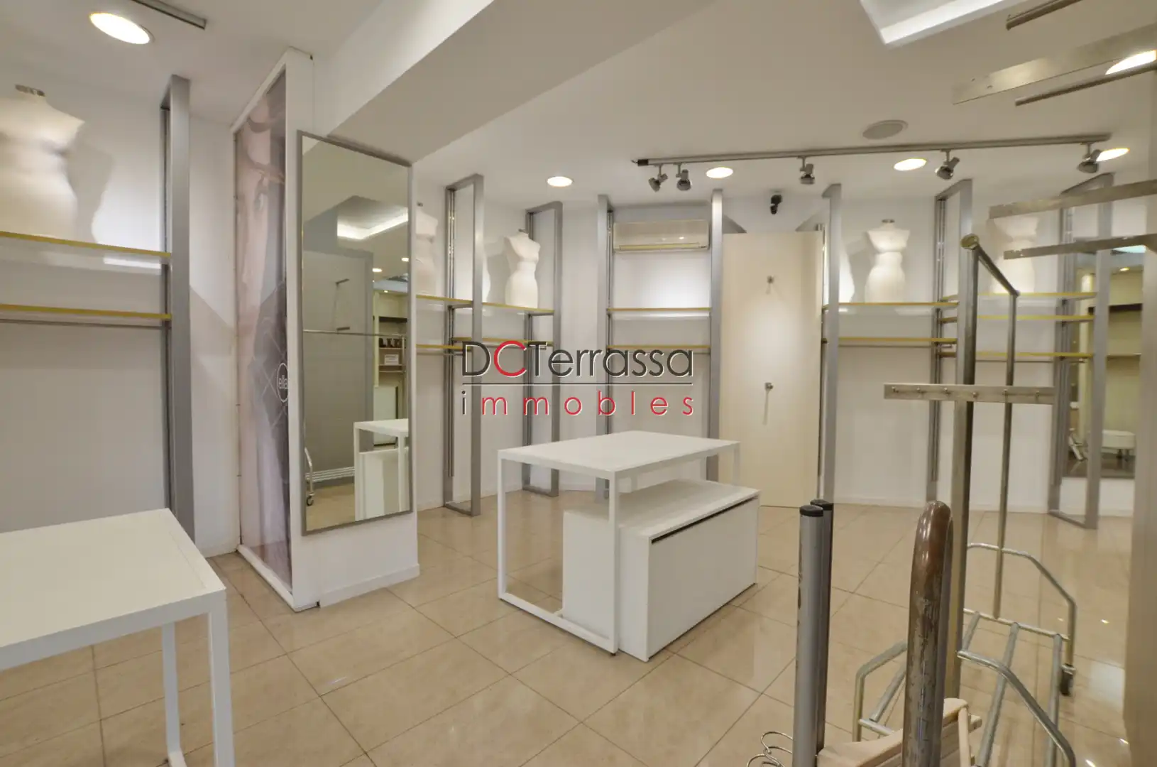 Local en venta en Terrassa con Aire acondicionado, Calefacción y Amueblado