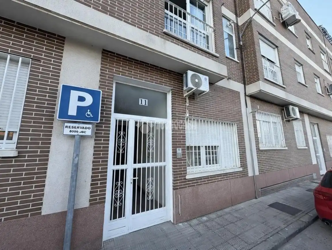 Parking de Piso de alquiler en Talavera de la Reina con Piscina comunitaria