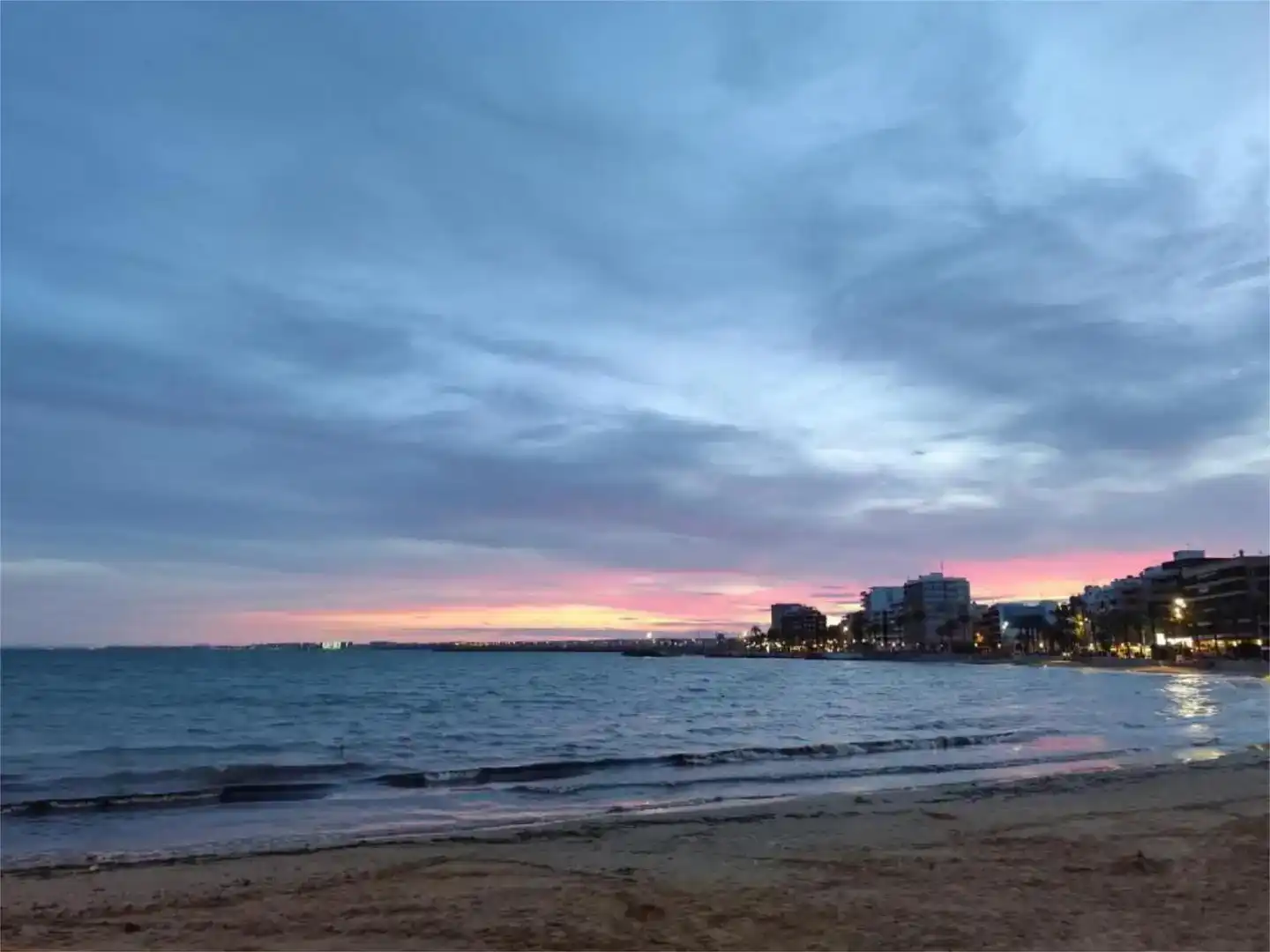 Vista exterior de Apartament en venda en Torrevieja amb Aire condicionat i Terrassa