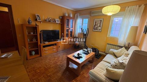 Foto 3 de Piso en venta en Sierra del Cadí, Palomeras Bajas, Madrid