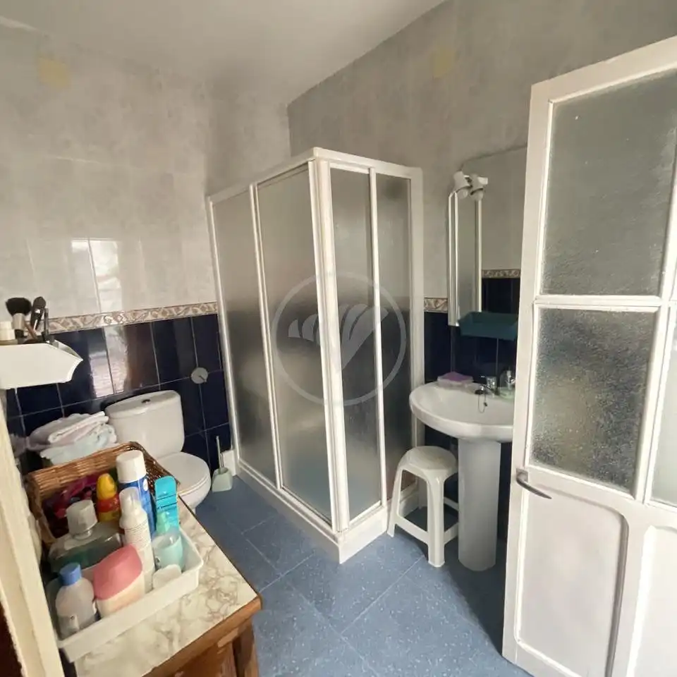 Bany de Casa o xalet en venda en Linares amb Aire condicionat i Terrassa