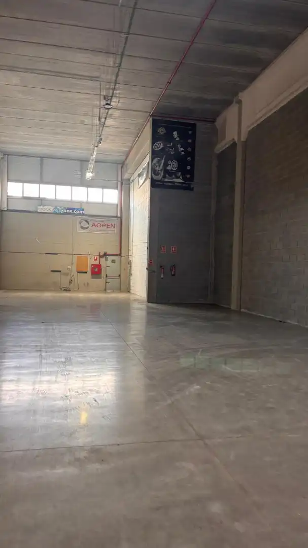 Industrial building with lift to rent in Avinguda del Maresme 64, imagen 6