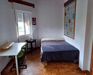 Bedroom of Flat to share in Cabezón de la Sal  with Air Conditioner and Terrace