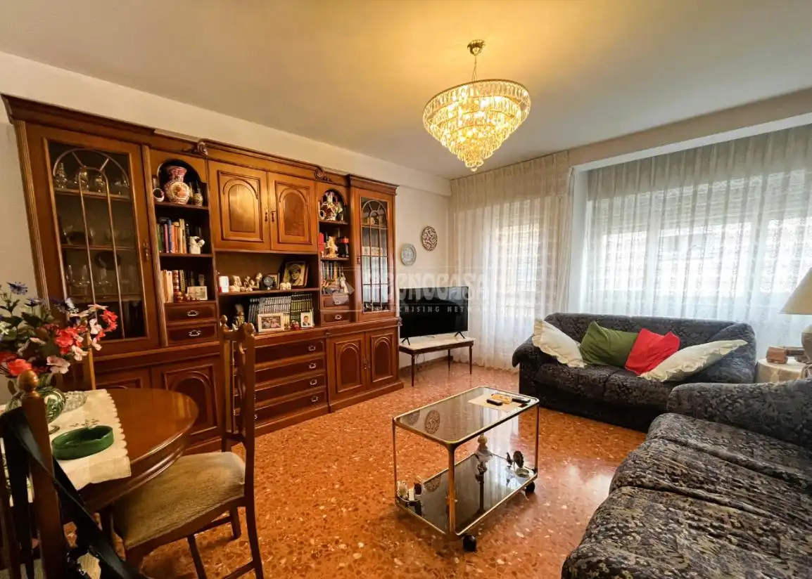 Wohnzimmer von Wohnung zum Verkauf in Zaragoza mit Klimaanlage, Heizung und Balkon