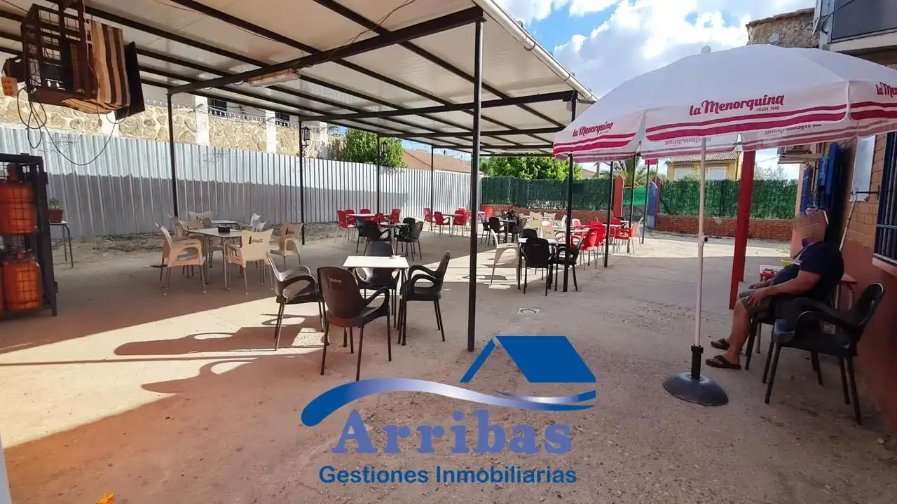 Terraza de Local en venta en Escalona con Aire acondicionado y Calefacción
