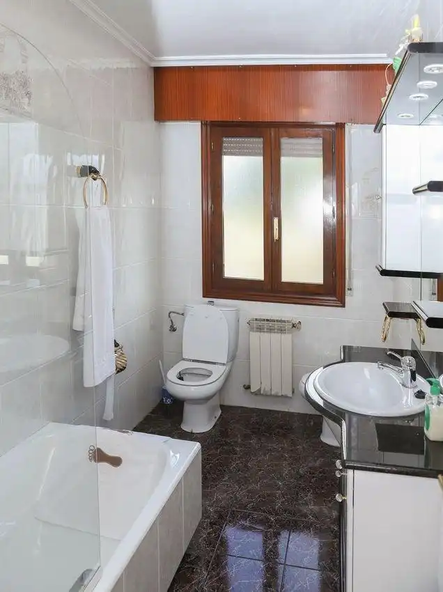 Baño de Casa o chalet en venta en Trespaderne con Calefacción, Jardín privado y Terraza