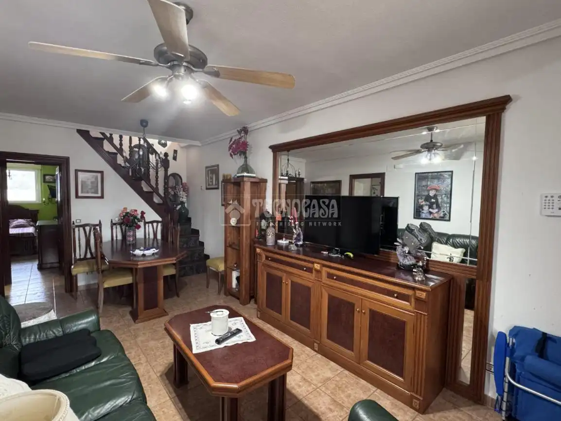 Casa adosada en venda en Villasabariego amb Domòtica i Piscina comunitària