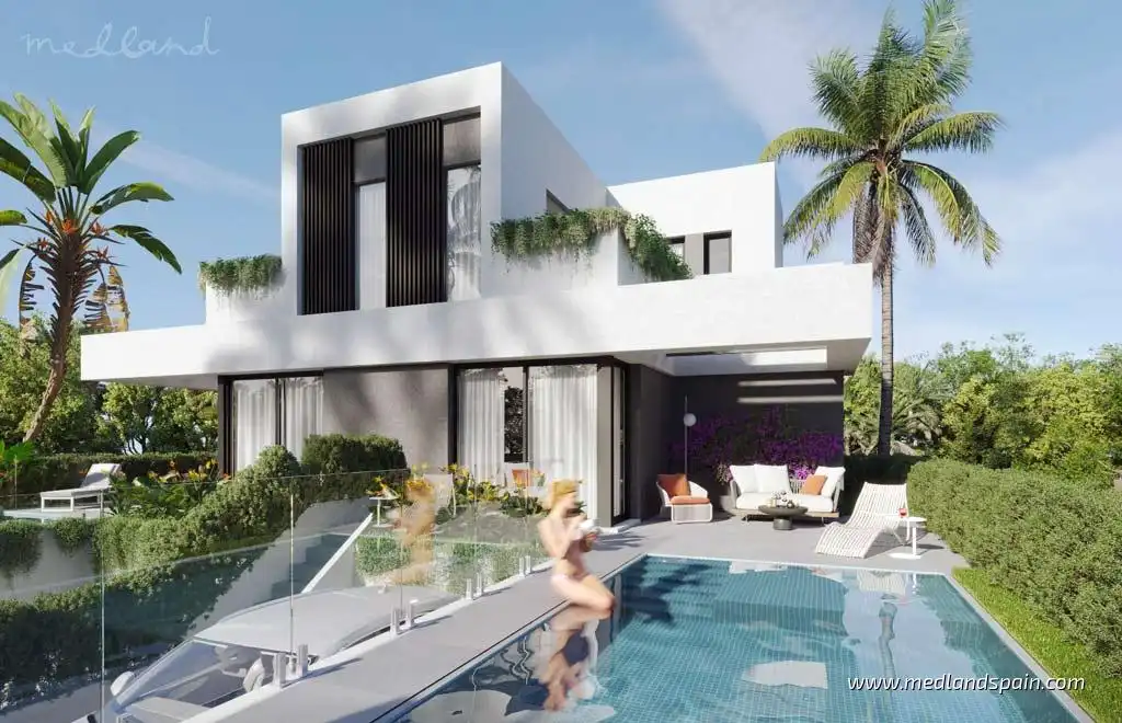 Chalet con piscina en venta en Golf Bahía