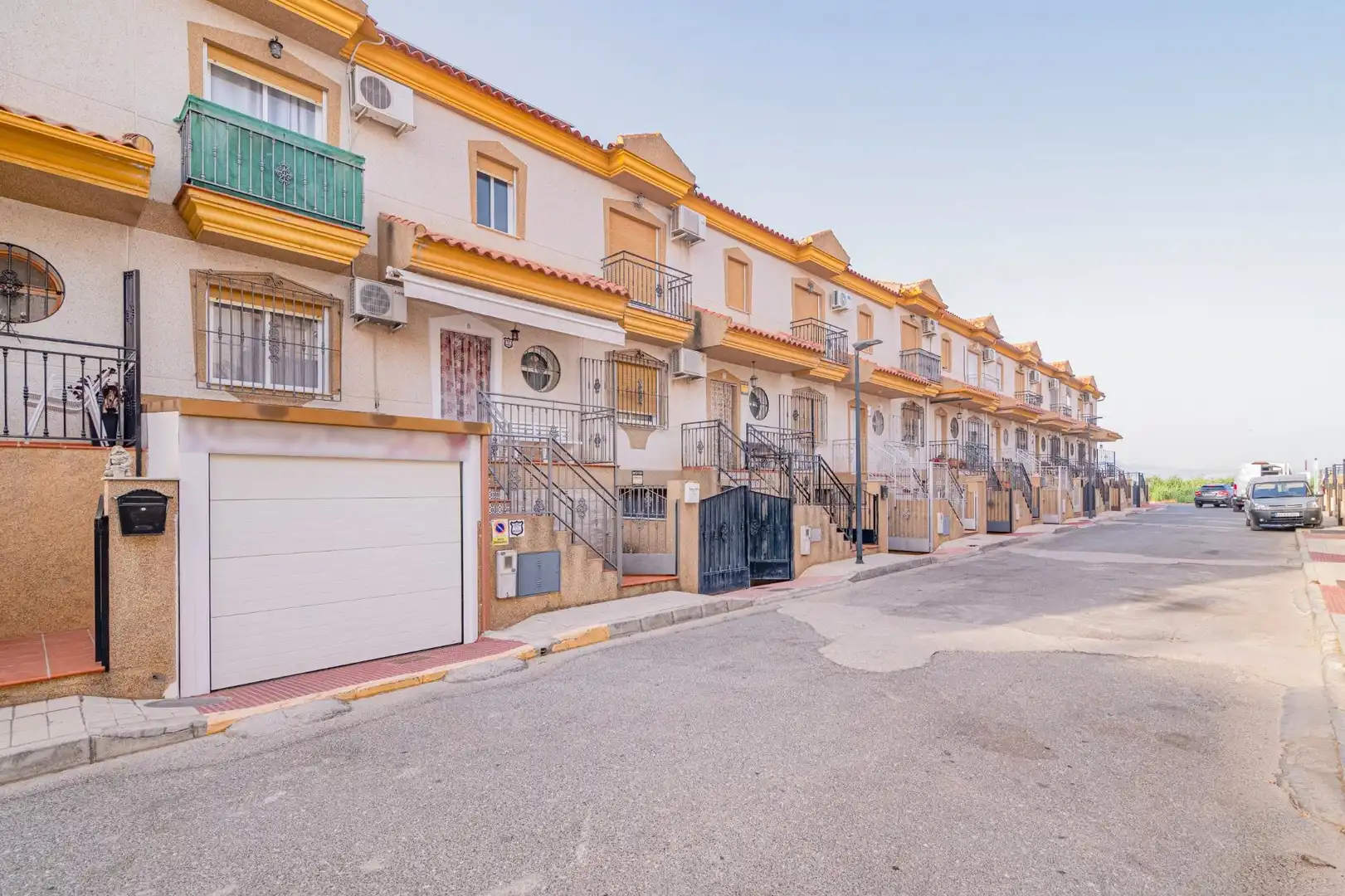 Vista exterior de Casa adosada en venda en Cijuela amb Aire condicionat, Calefacció i Jardí privat