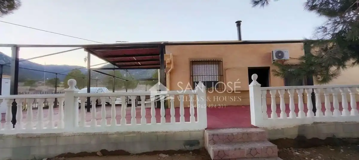 Vista exterior de Casa o xalet en venda en Monóvar  / Monòver amb Calefacció, Traster i Piscina