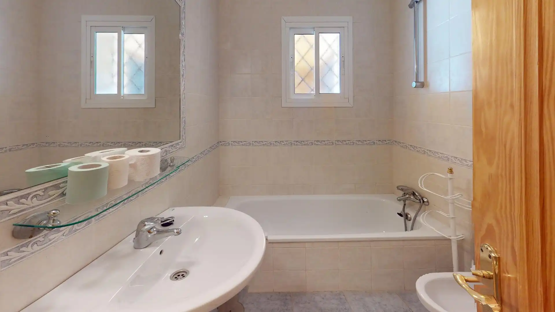 Bathroom of Houses for sale in Alhaurín El Grande  with Private garden, Terrace and Storage room