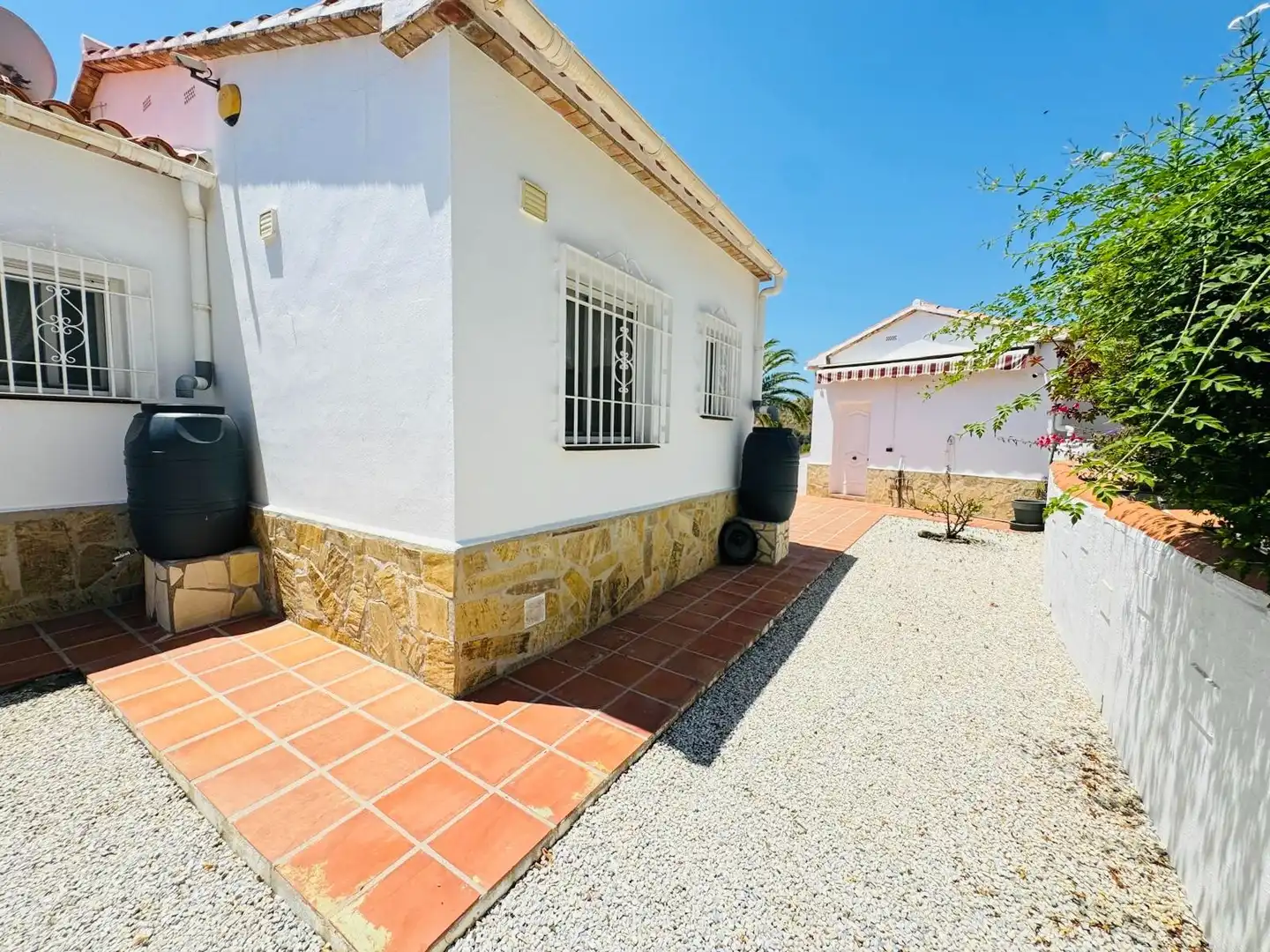 Vista exterior de Casa o xalet en venda en Arenas amb Aire condicionat, Jardí privat i Traster