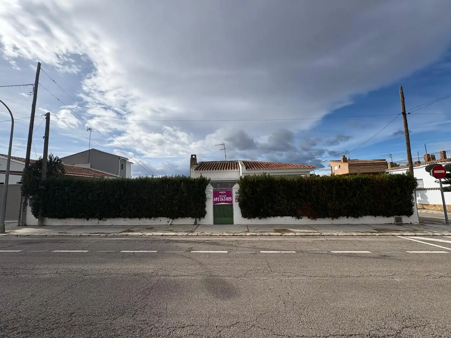 Exterior view of Houses for sale in L'Eliana  with Air Conditioner, Terrace and Storage room
