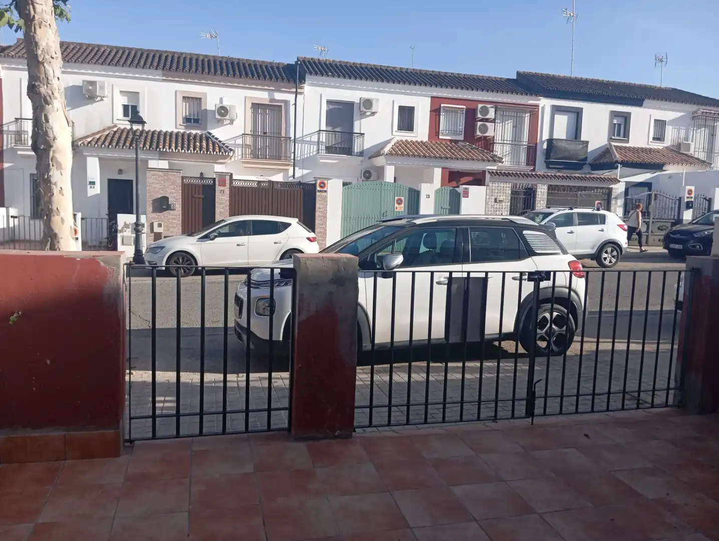 Parking of Detached homes for rent in Pilas  with Air Conditioner, Terrace and Washing machine