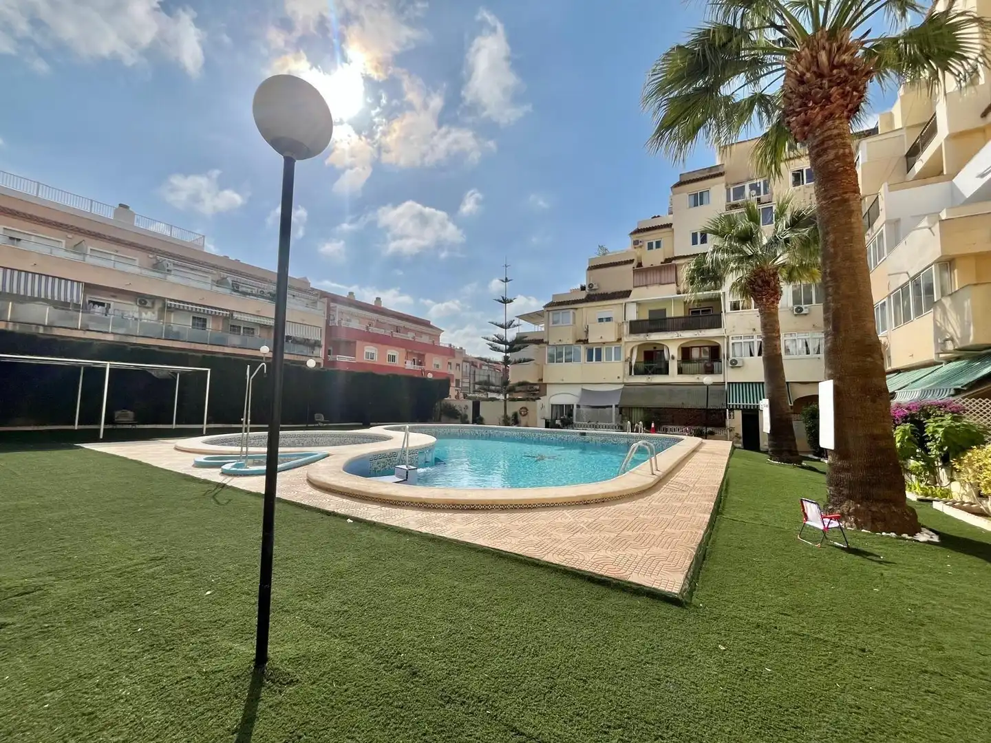 Vista exterior de Estudio en venta en Torrevieja con Balcón y Piscina comunitaria