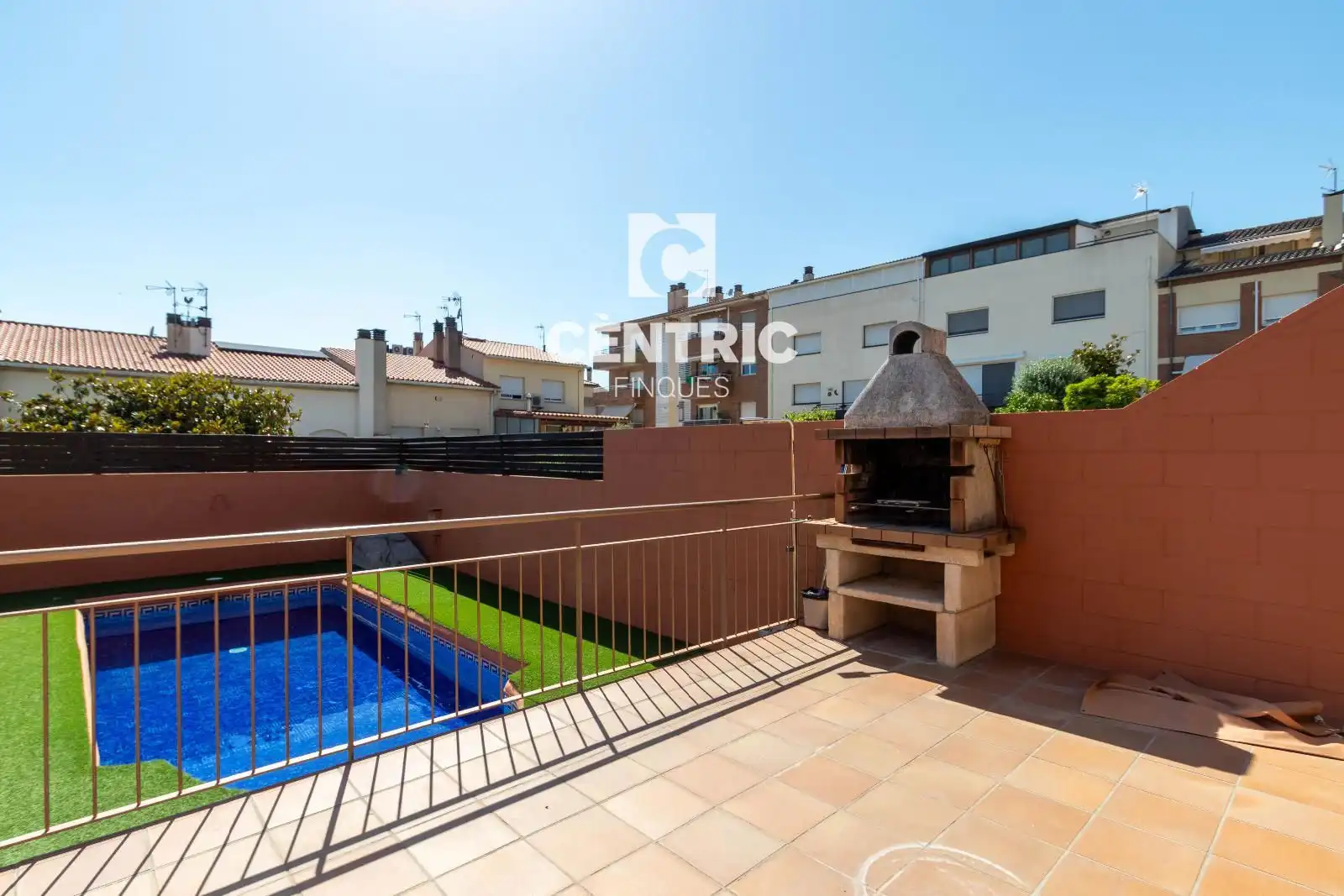 Vista exterior de Casa o xalet en venda en Castellar del Vallès amb Aire condicionat, Calefacció i Terrassa