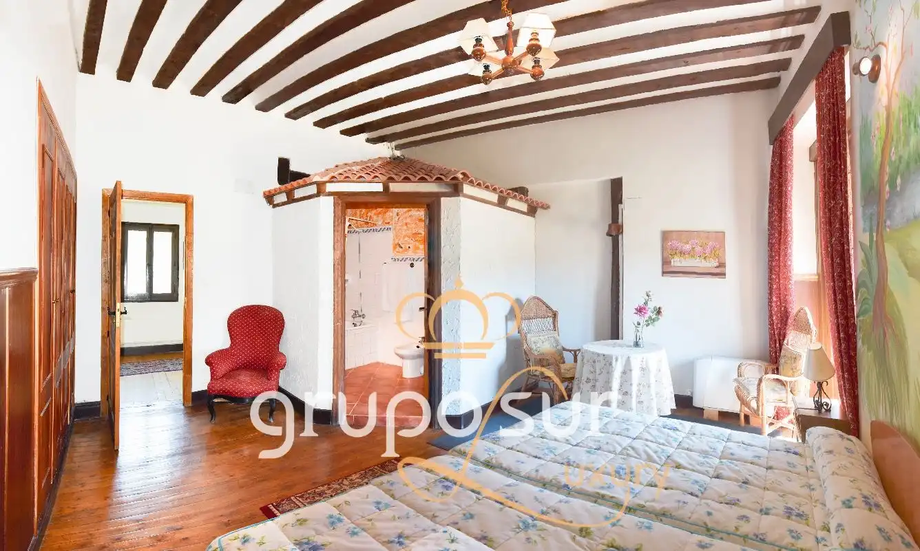 Country homes for sale in Olmedo  with Heating, Private garden and Parquet flooring