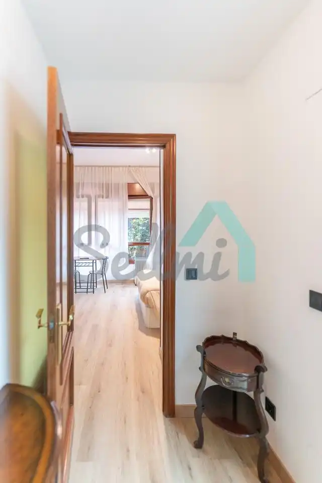 Habitación de Estudio de alquiler en Oviedo  con Parquet y Amueblado