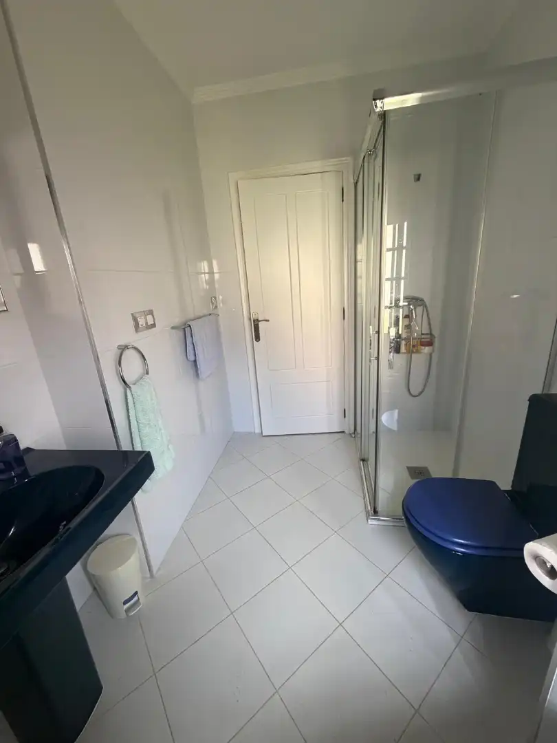 Baño de Piso de alquiler en Cangas  con Calefacción, Terraza y Amueblado