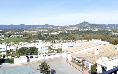 Vista exterior de Pis en venda en Estepona amb Aire condicionat i Terrassa