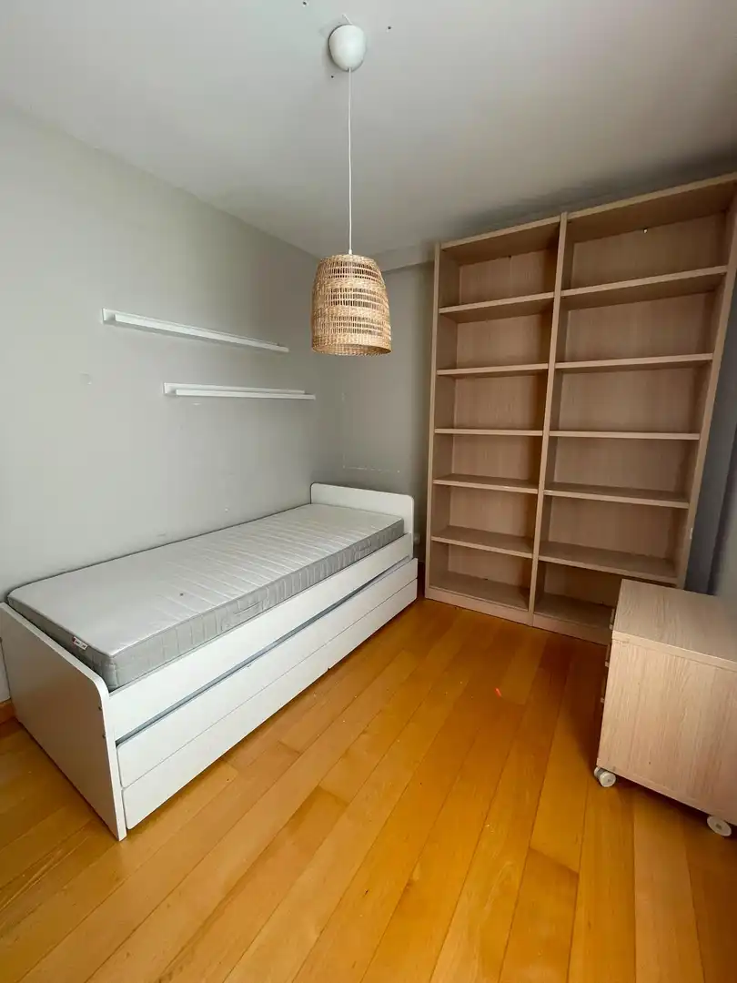 Bedroom of Flat for rent in Pozuelo de Alarcón  with Air Conditioner, Heating and Private garden