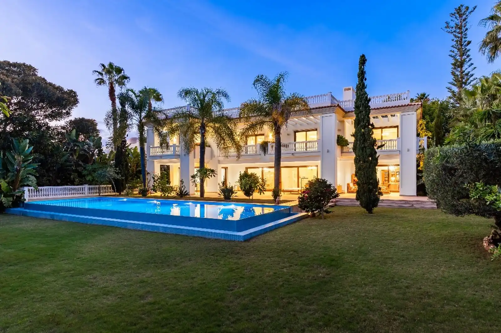 Jardí de Casa o xalet en venda en Estepona amb Aire condicionat, Calefacció i Jardí privat