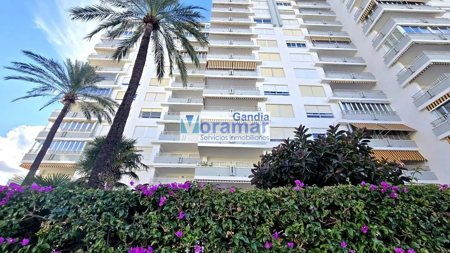 Vista exterior de Apartamento de alquiler en Gandia con Aire acondicionado, Calefacción y Piscina comunitaria