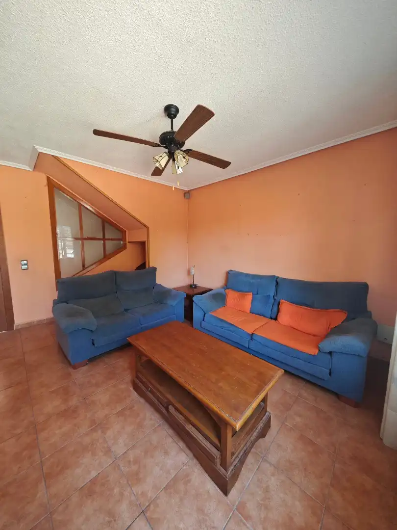 Sala de estar de Casa adosada en venta en Toledo con Aire acondicionado, Calefacción y Horno
