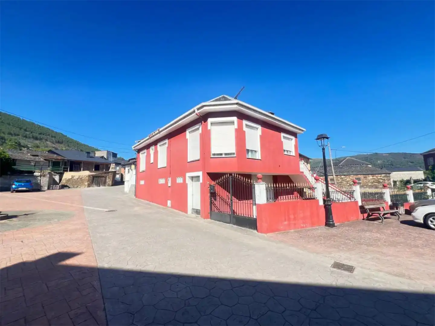 Vista exterior de Piso en venta en Quiroga con Parquet, Trastero y Amueblado