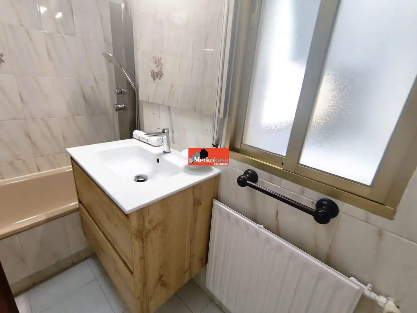 Bathroom of Flat for rent in Lugo  with Heating, Storage room and Furnished