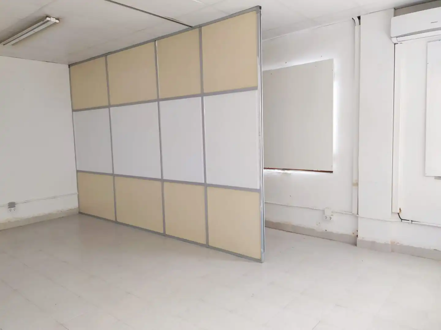 Commercial properties for rent in Llers  with Air Conditioner