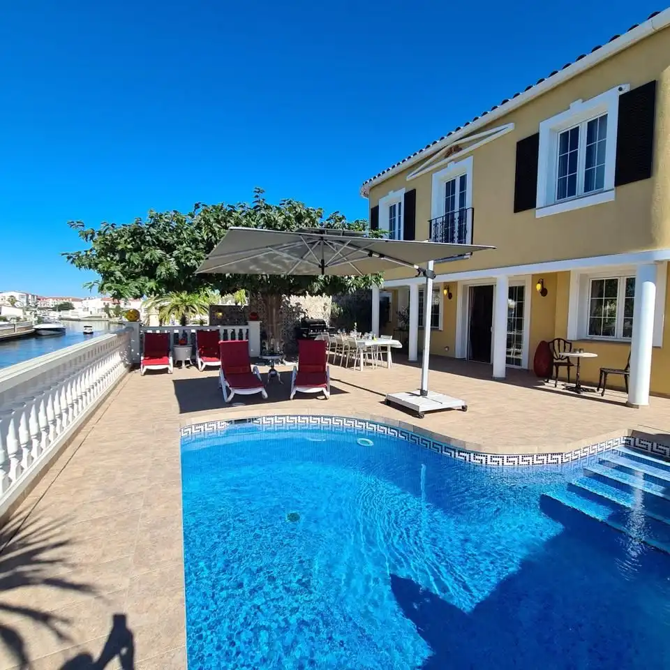 Villa con piscina in vendita a Carrer Noguera, imagen 2