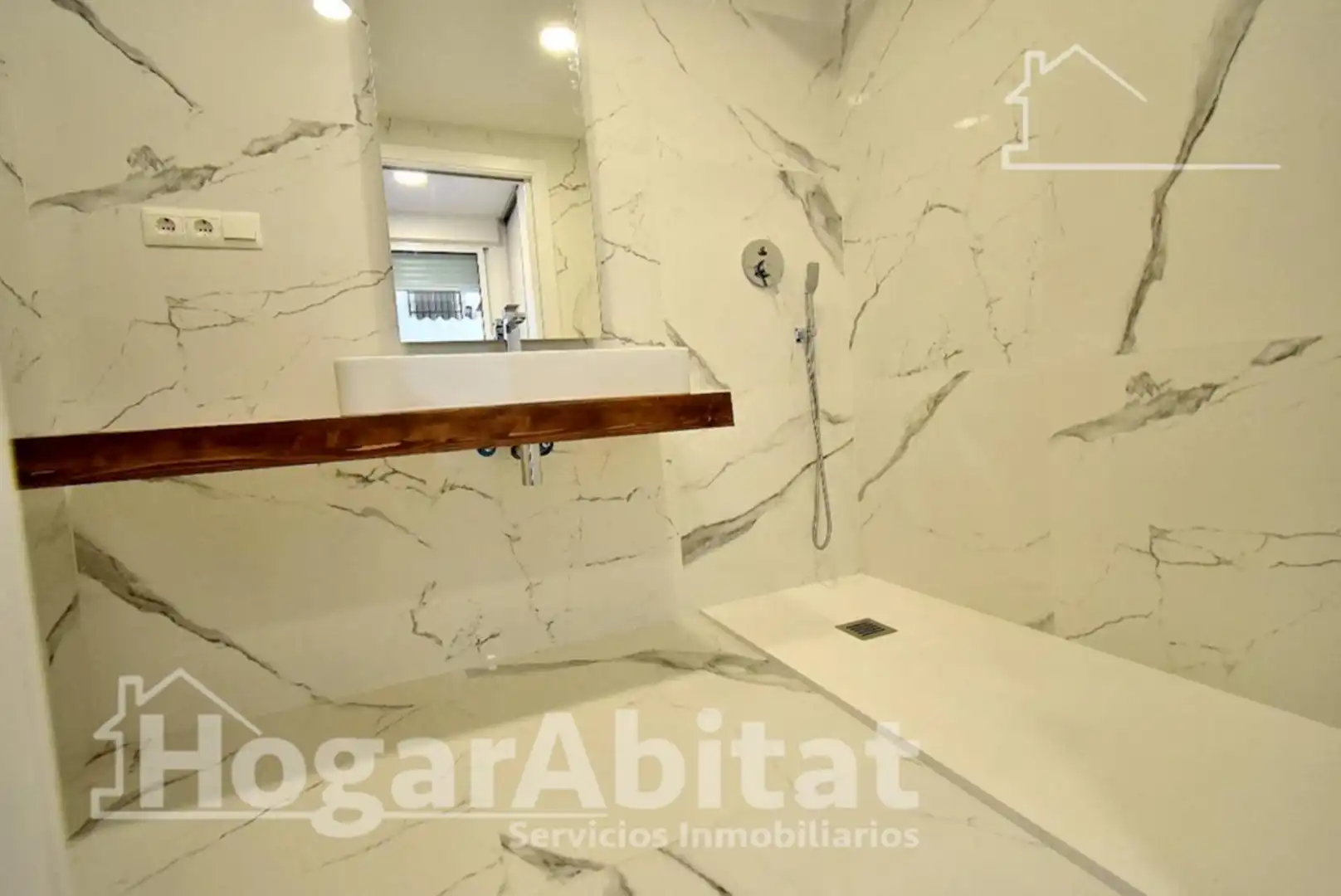 Baño de Piso en venta en Valencia con Aire acondicionado, Calefacción y Parquet