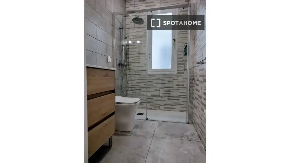 Baño de Apartamento para compartir en Tarragona con Aire acondicionado, Terraza y Amueblado