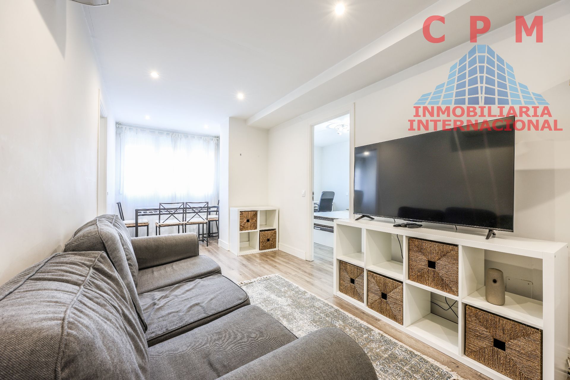 Living room of Flat to rent in  Madrid Capital  with Air Conditioner, Heating and Parquet flooring