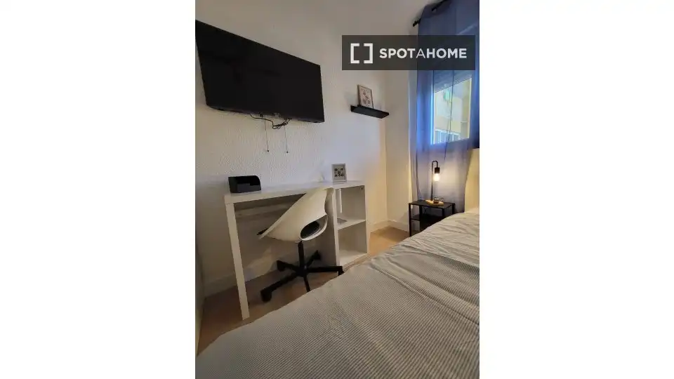 Bedroom of Flat for share in Alicante / Alacant  with Air Conditioner, Heating and Furnished