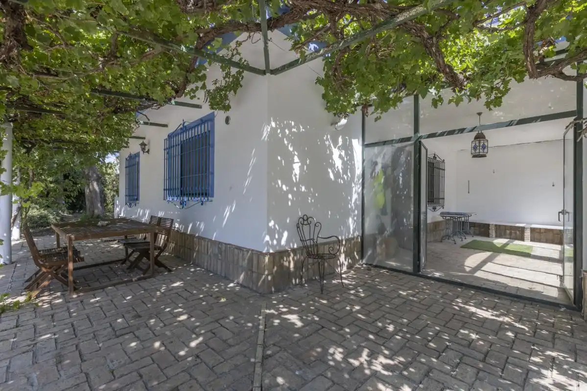 Außenansicht von Haus oder Chalet zum Verkauf in Bollullos de la Mitación mit Klimaanlage, Heizung und Privatgarten