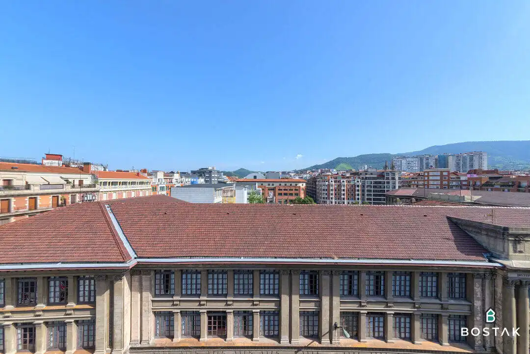 Vista exterior de Piso de alquiler en Bilbao  con Calefacción y Terraza