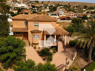 Villa con balcone in vendita a Calle Poniente