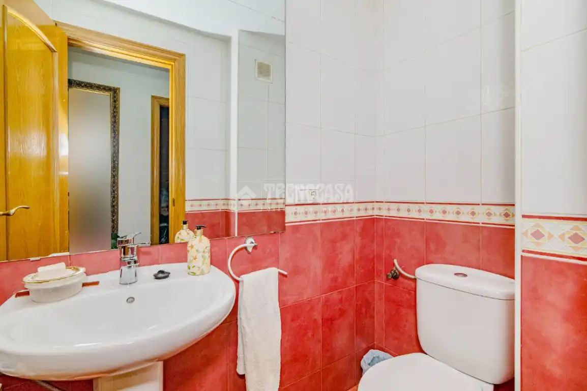 Bathroom of Flat for sale in Lucena  with Air Conditioner, Heating and Furnished