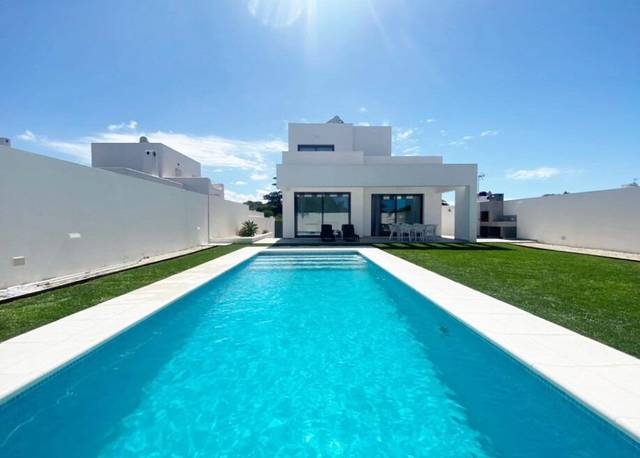 Casa-chalet en Venta en Calle caceres en Conil