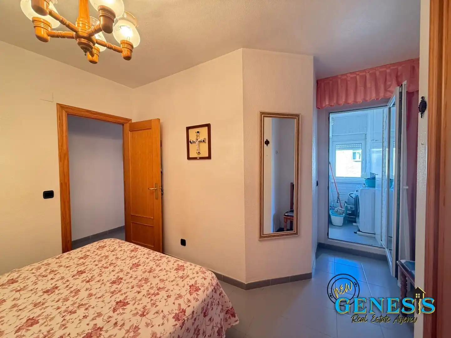 Habitación de Ático en venta en Orihuela con Aire acondicionado, Terraza y Amueblado
